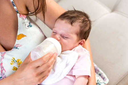 Risk of Infections from Bottle Feeding in Babies: Causes & Prevention Tips in India