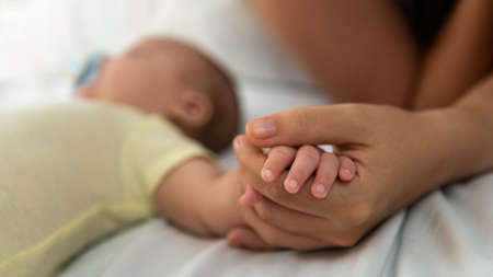 5 Essential Safety Tips for Holding Your Baby in Arms: Indian Parenting Guide