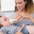 Switching from Breastfeeding to Bottle: Indian Parents’ Checklist & Tips