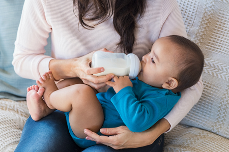 From Breastfeeding to Solid Foods: Indian Moms’ Guide to Starting Baby’s First Foods